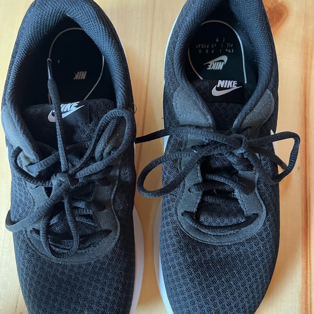 Women’s Nike sneakers
